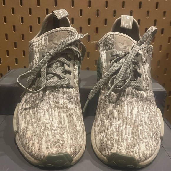 Men’s 9 1/2 Adidas sesame - Picture 1 of 8